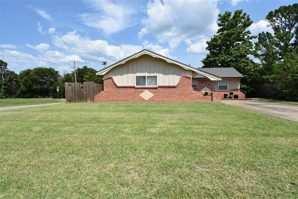 924 Cherokee ST, Seminole, OK 74868