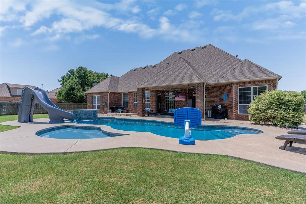 4108 Hidden Lake CIR, Moore, OK 73160