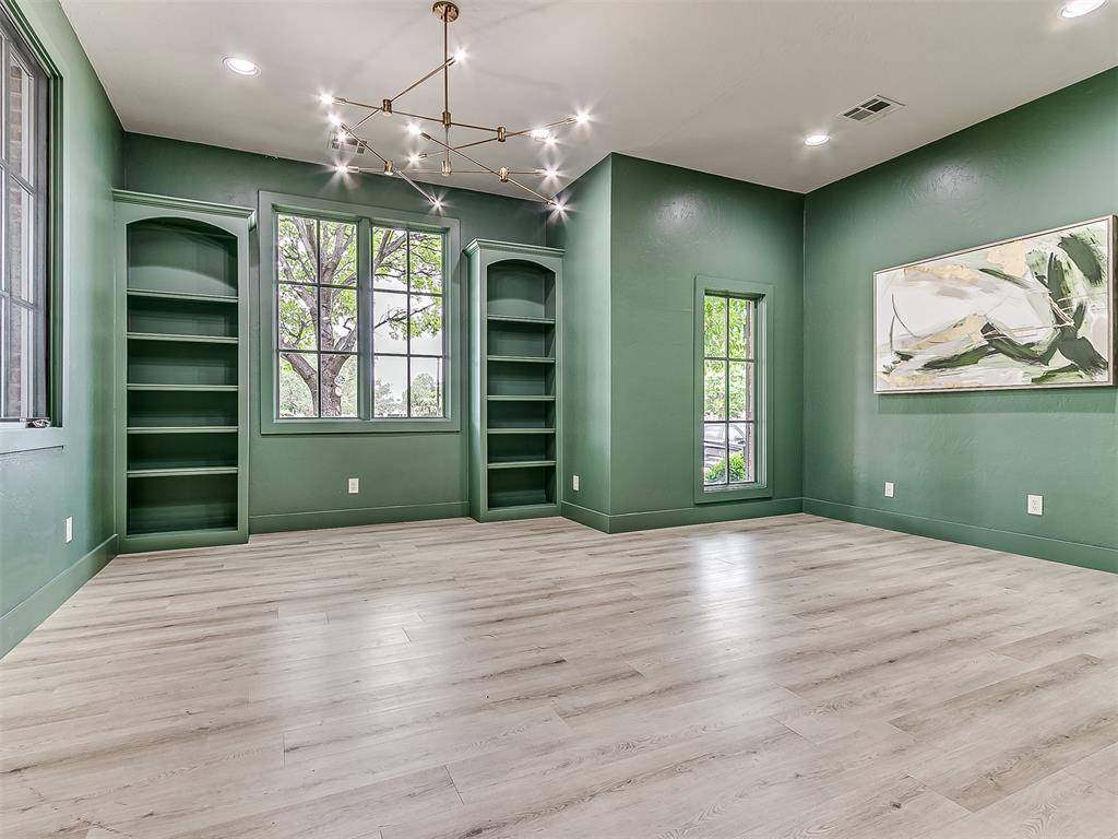 1725 W 33rd ST, Edmond, OK 73013