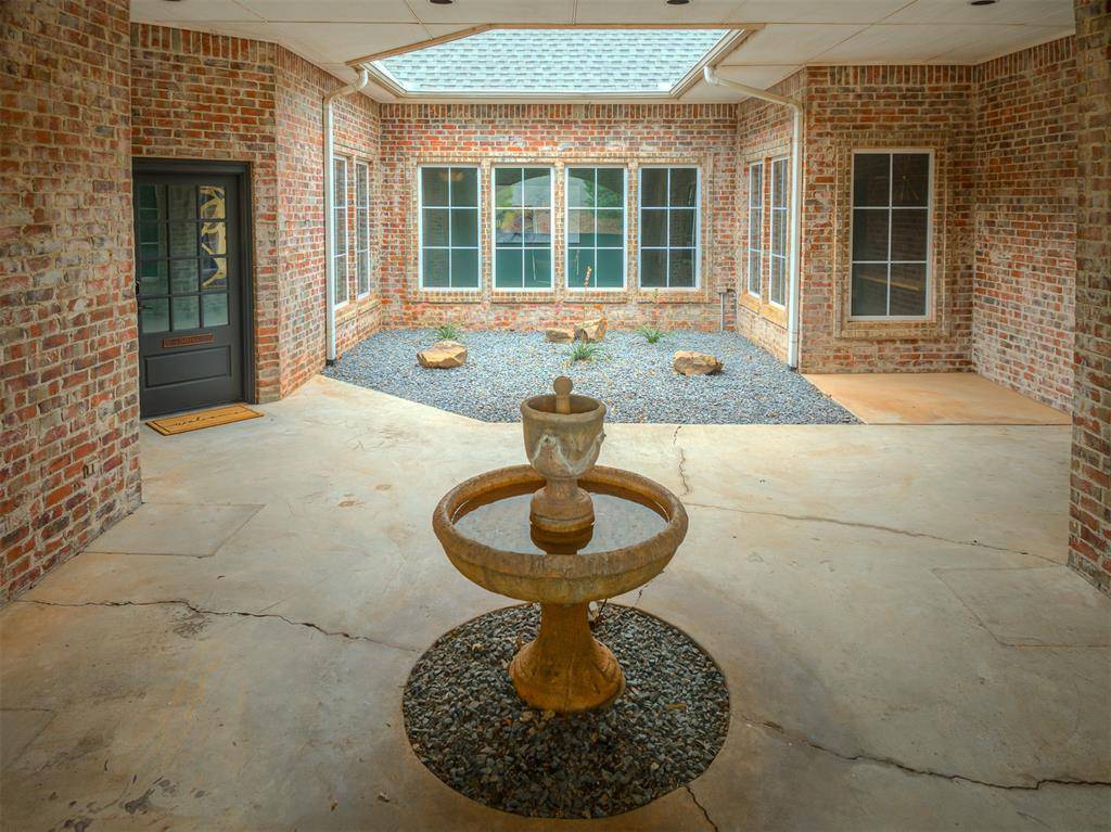 1725 W 33rd ST, Edmond, OK 73013