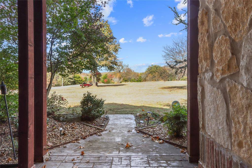 555 N White Chimney RD, Stuart, OK 74570