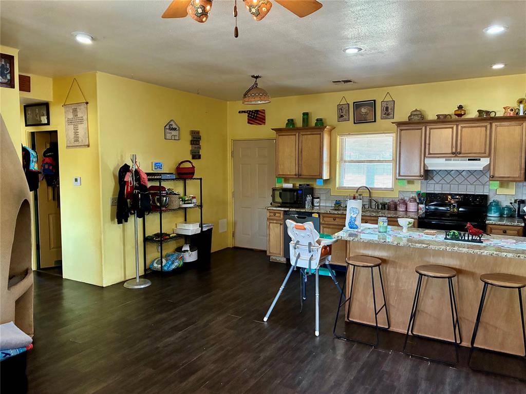 1405 Redstone DR, Clinton, OK 73601