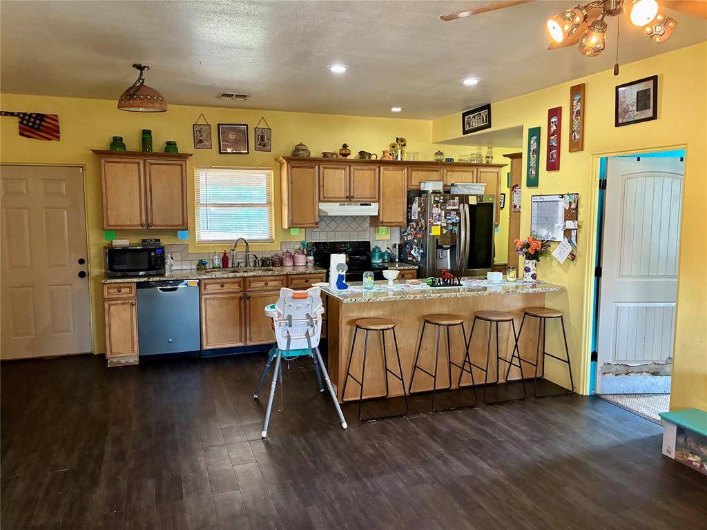 1405 Redstone DR, Clinton, OK 73601