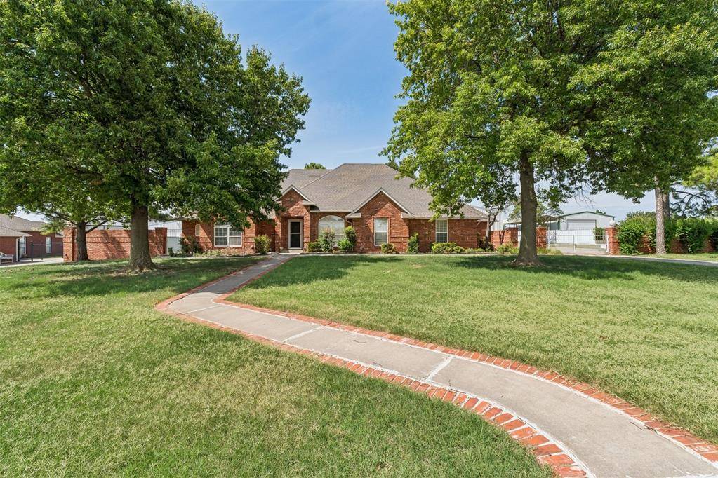 2109 NE 14th ST, Moore, OK 73160