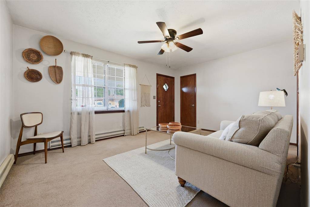 411 S Brookview LN, Mustang, OK 73064