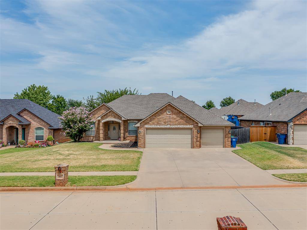 301 E Mobile TER, Mustang, OK 73064