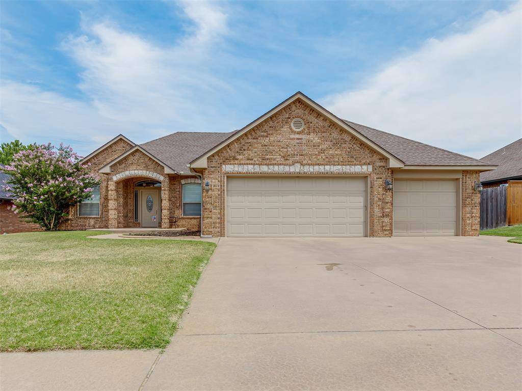 301 E Mobile TER, Mustang, OK 73064