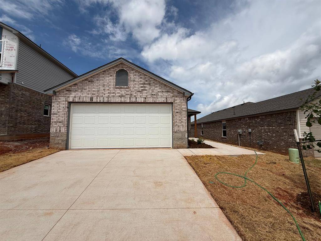 10041 Blackjack RD, Yukon, OK 73099