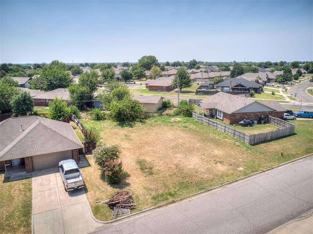 1532 Tudor DR, Moore, OK 73160