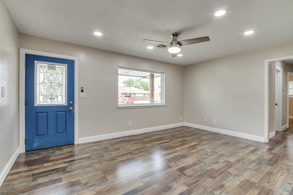 786 NW 1st ST, Moore, OK 73160