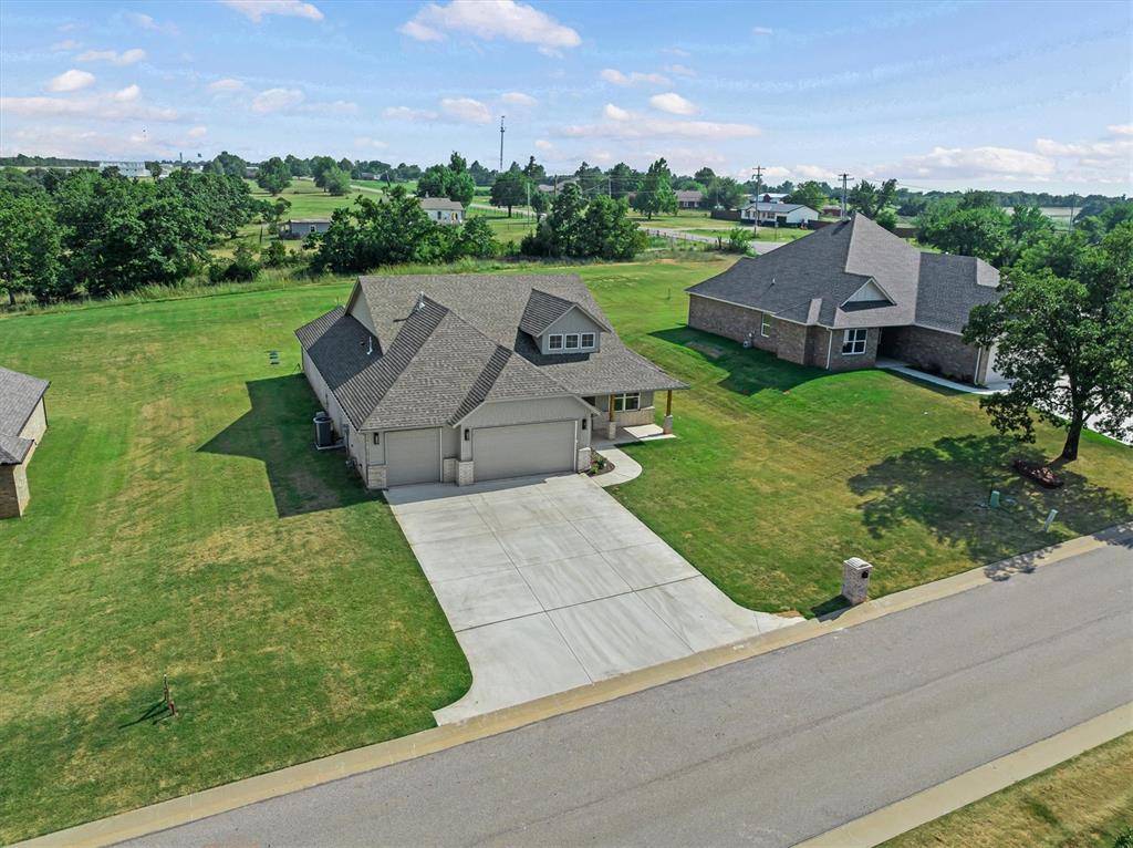 151 Canyon Creek LN, Guthrie, OK 73044