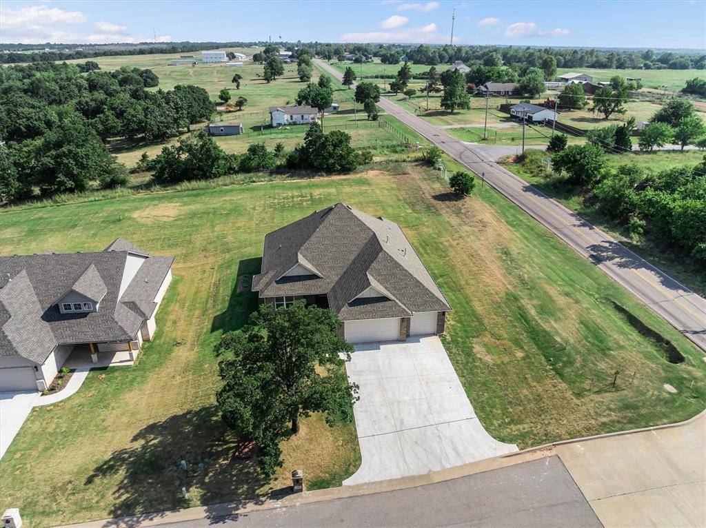 125 Canyon Creek LN, Guthrie, OK 73044