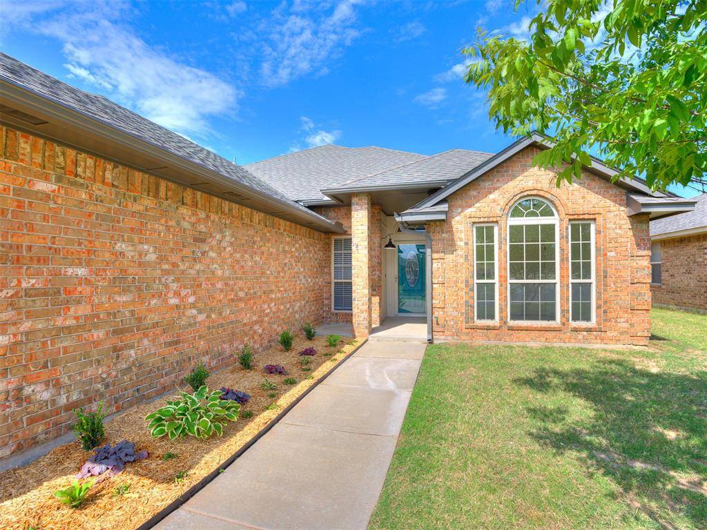 2901 Danielle TER, Moore, OK 73160