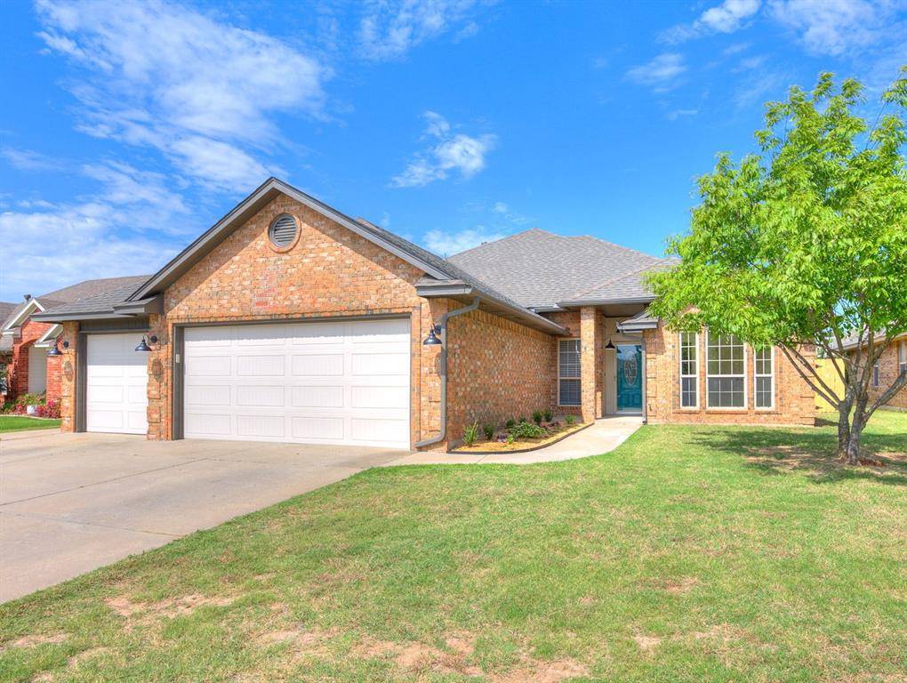 2901 Danielle TER, Moore, OK 73160