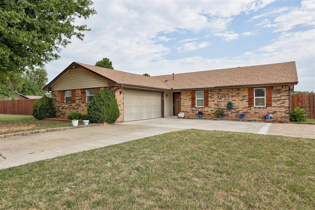 20555 Ember LN, Harrah, OK 73045
