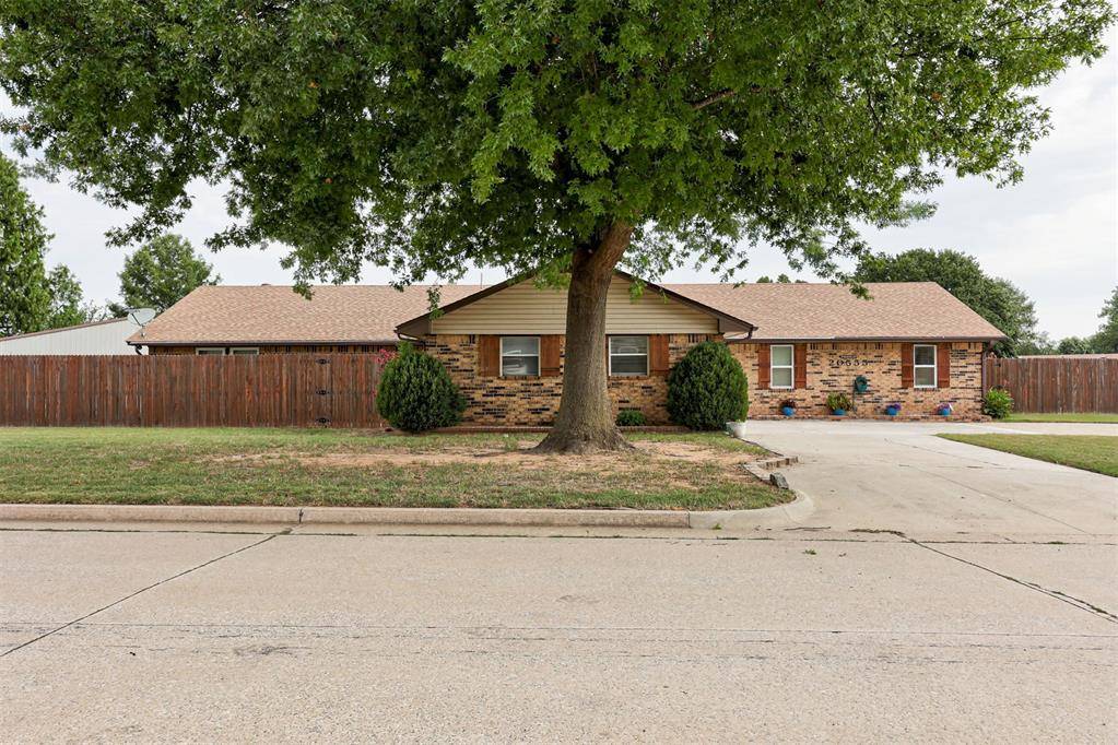 20555 Ember LN, Harrah, OK 73045