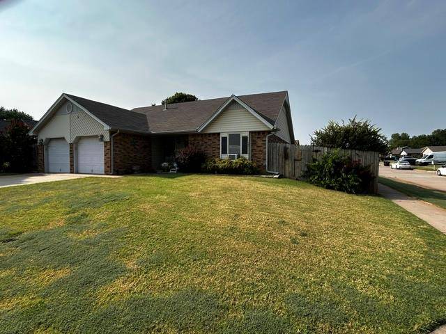 2309 NE 8th ST, Moore, OK 73160