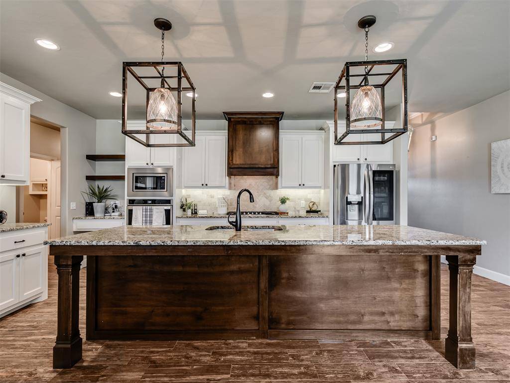 1516 Pendleton PL, Moore, OK 73160