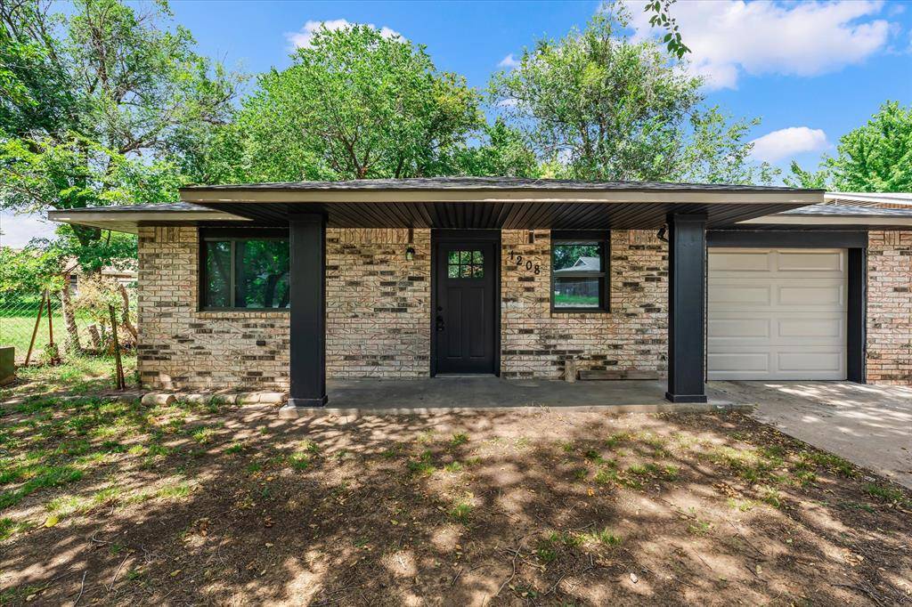 1208 E Hickman ST, Shawnee, OK 74801