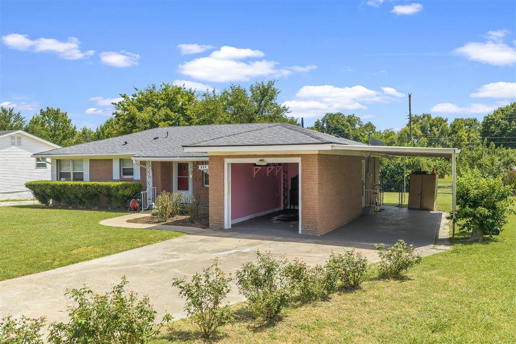 829 W 22nd ST, Ada, OK 74820