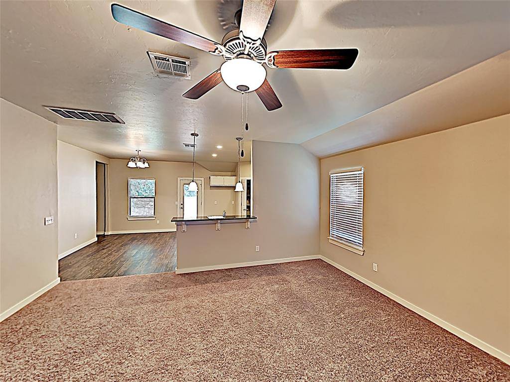 1045 Creekside DR, Choctaw, OK 73020