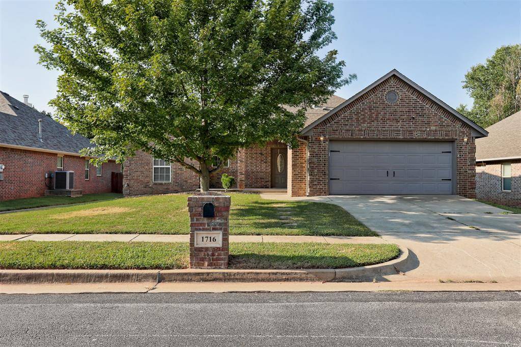 1716 Kamber TER, Edmond, OK 73003