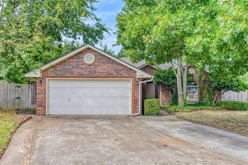 1200 Teakwood DR, Norman, OK 73071