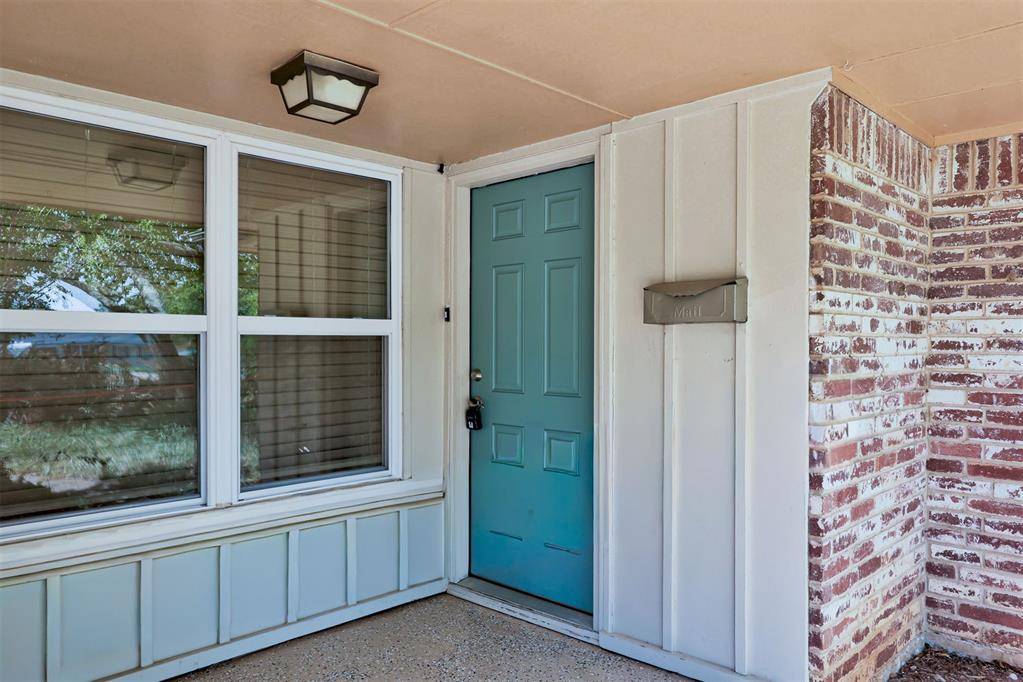 327 Woodcrest DR, Norman, OK 73071