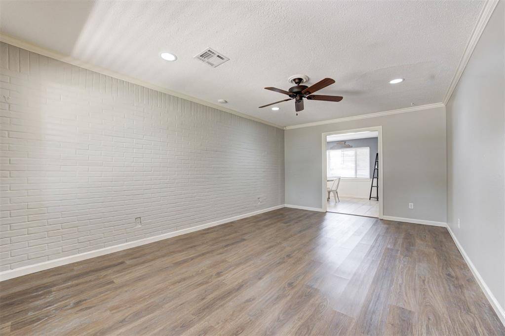 327 Woodcrest DR, Norman, OK 73071