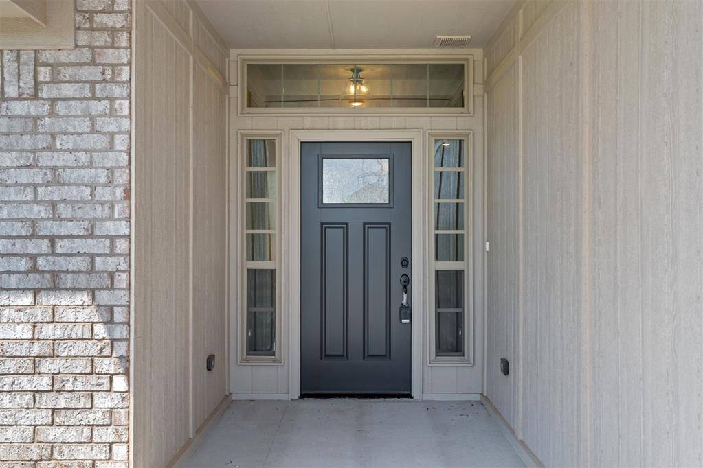13325 SW 8th ST, Yukon, OK 73099