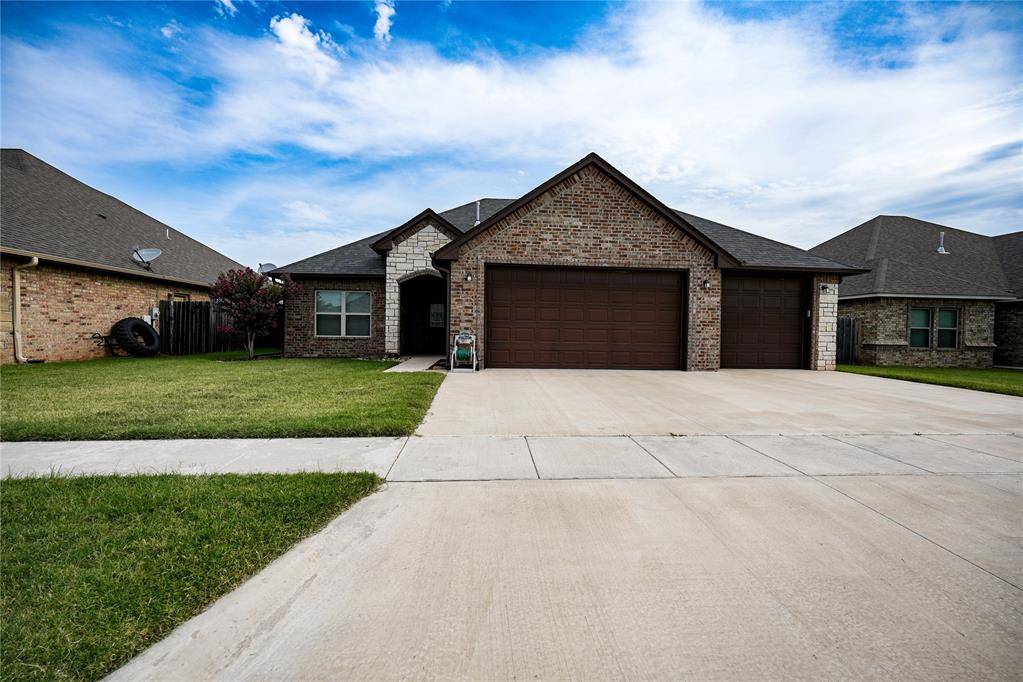 2105 Longhorn TRL, Altus, OK 73521