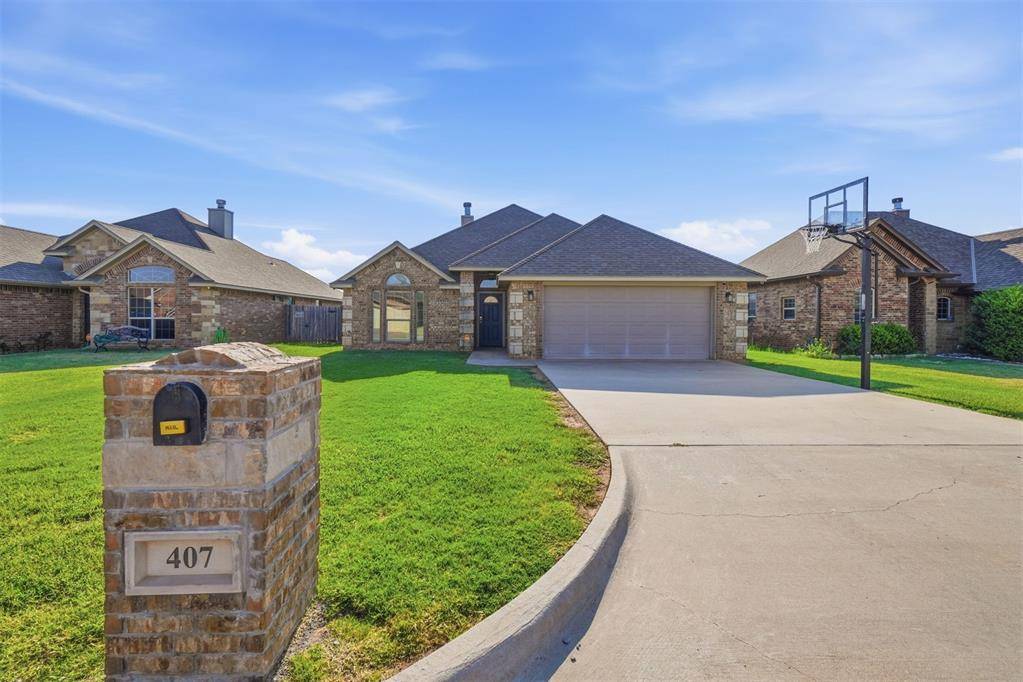 407 NW Granite AVE, Cache, OK 73527