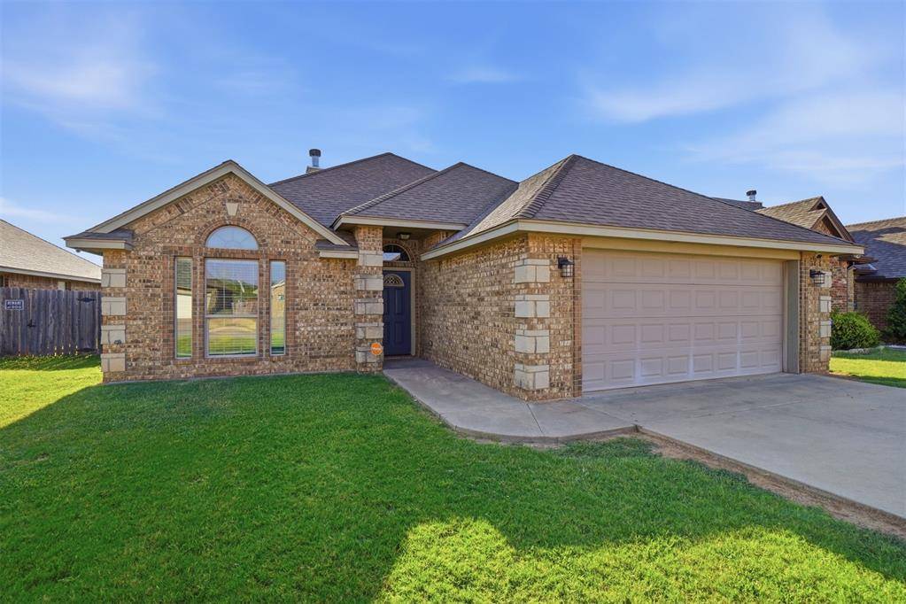 407 NW Granite AVE, Cache, OK 73527