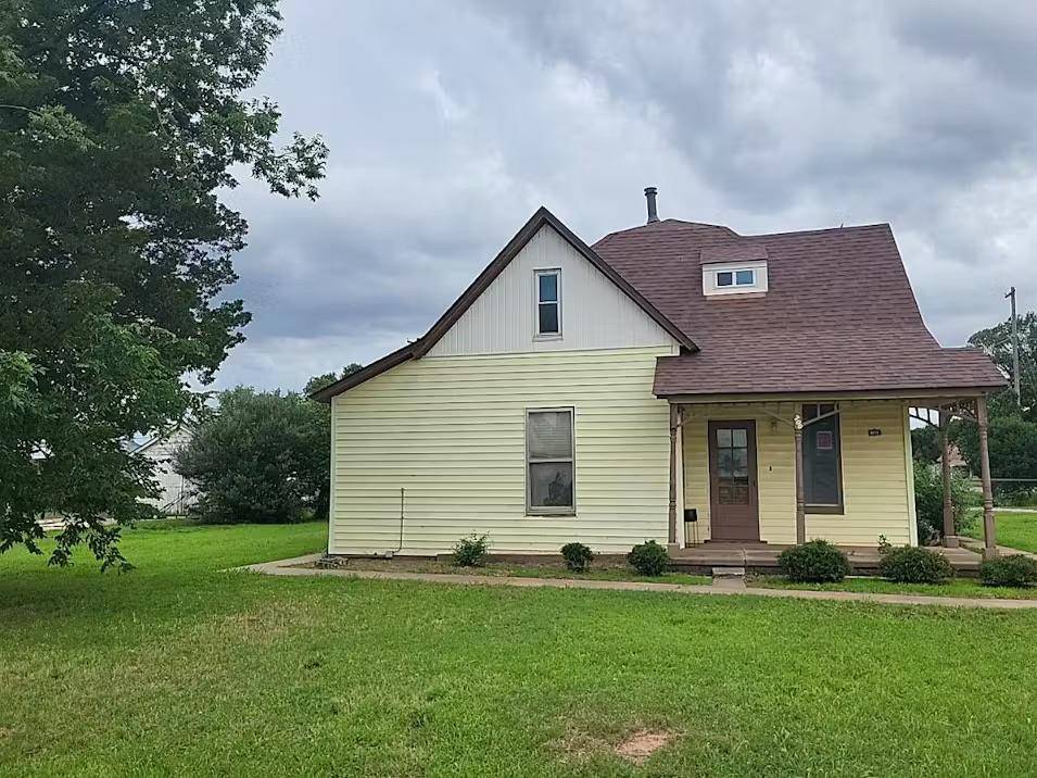 700 S Cimarron ST, Hennessey, OK 73742