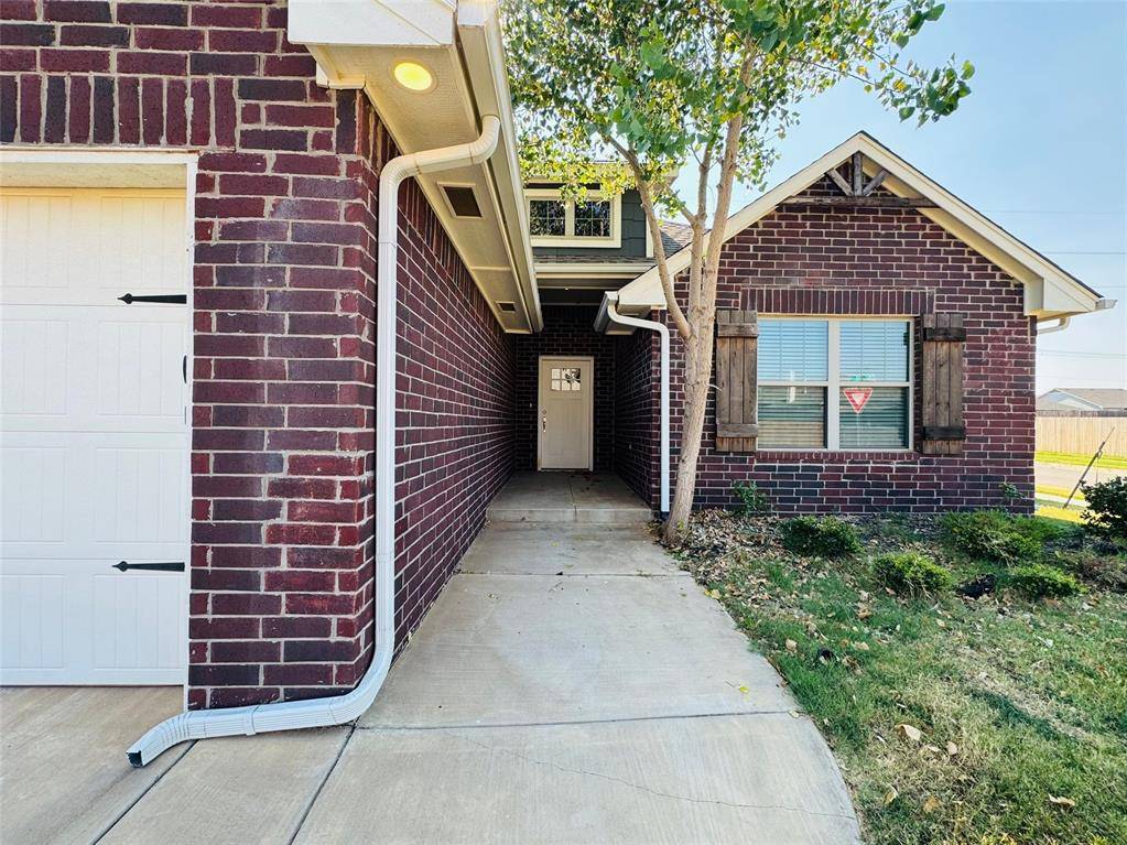 9005 Poppey PL, Yukon, OK 73099