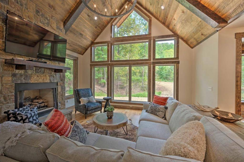 367 Split Creek LN, Broken Bow, OK 74728