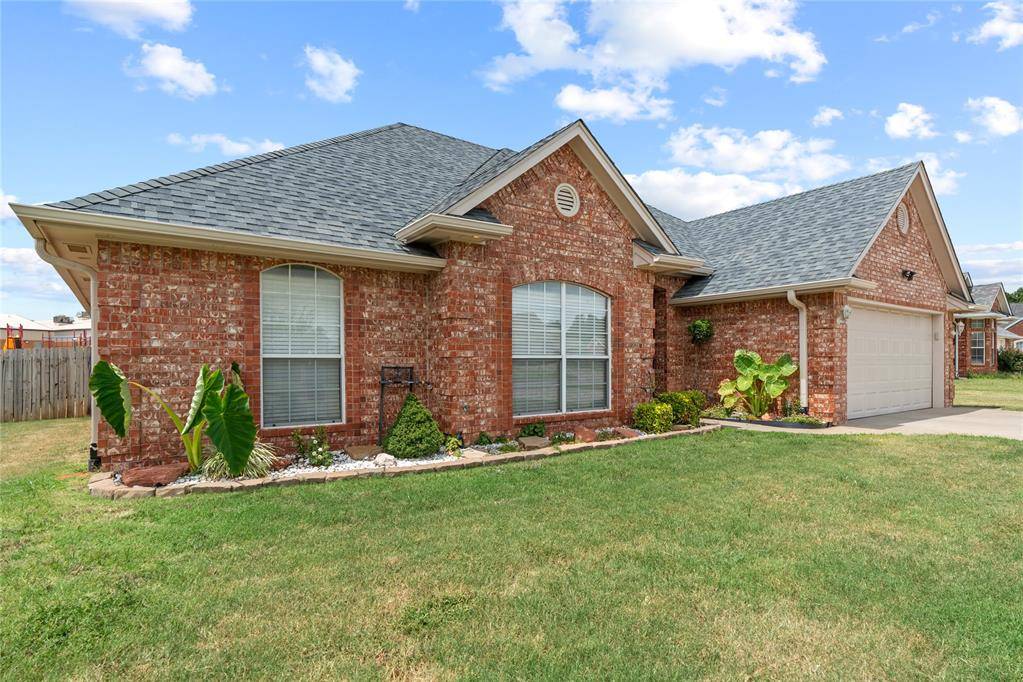 1615 Silver Oak RD, Blanchard, OK 73010