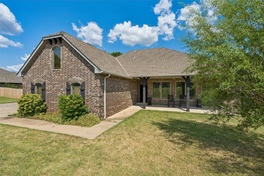 286 Mounds RD, Harrah, OK 73045