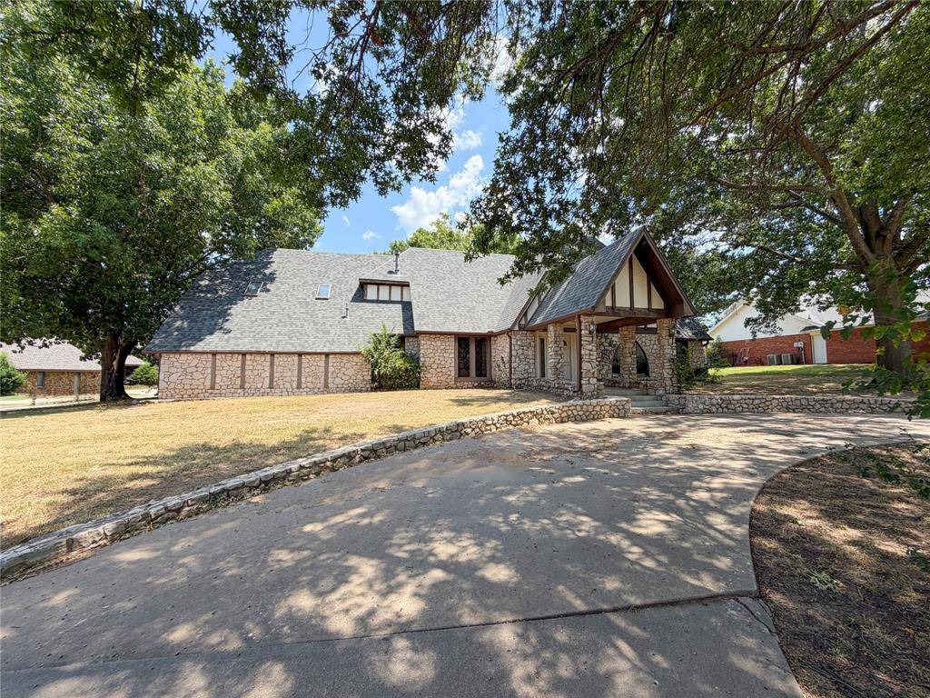 2317 Robinwood CIR, Shawnee, OK 74801