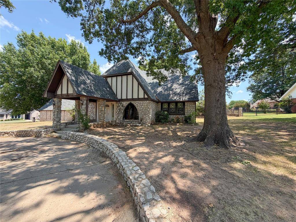 2317 Robinwood CIR, Shawnee, OK 74801