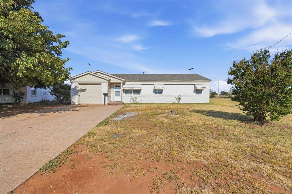 1072 Elk ST, Altus, OK 73521