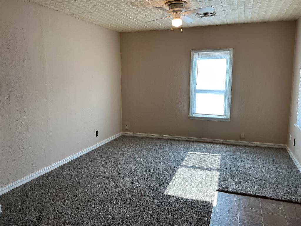1230 W Modelle AVE, Clinton, OK 73601