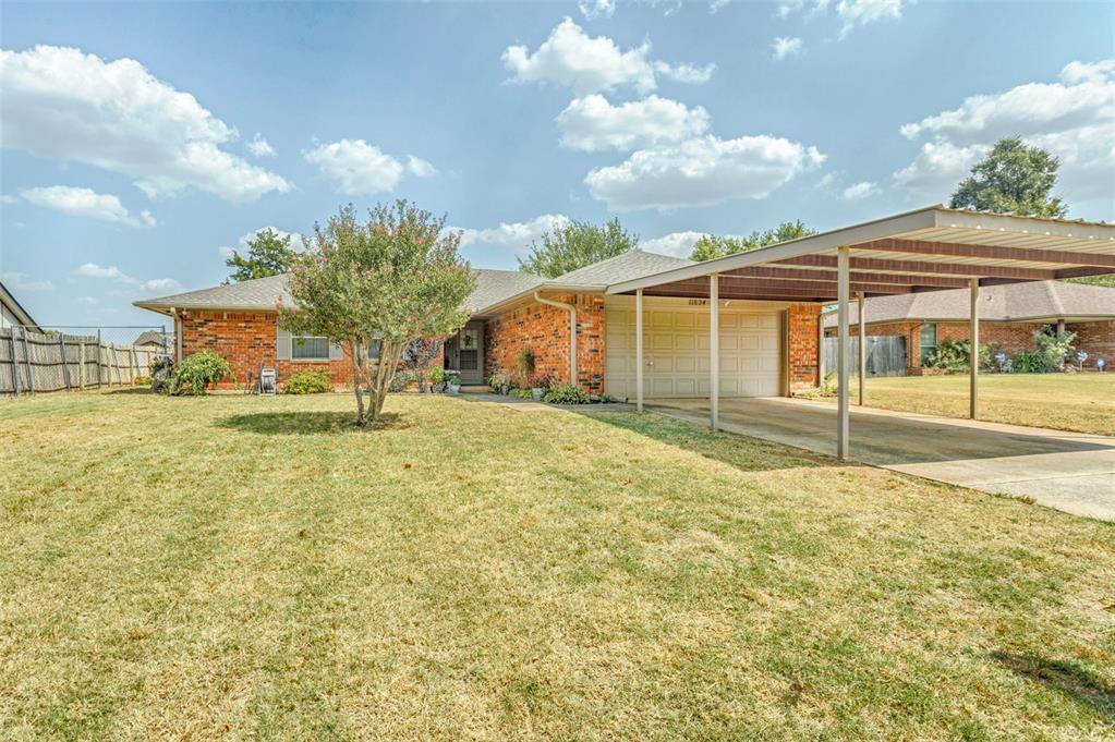 11824 Larkdale DR, Yukon, OK 73099