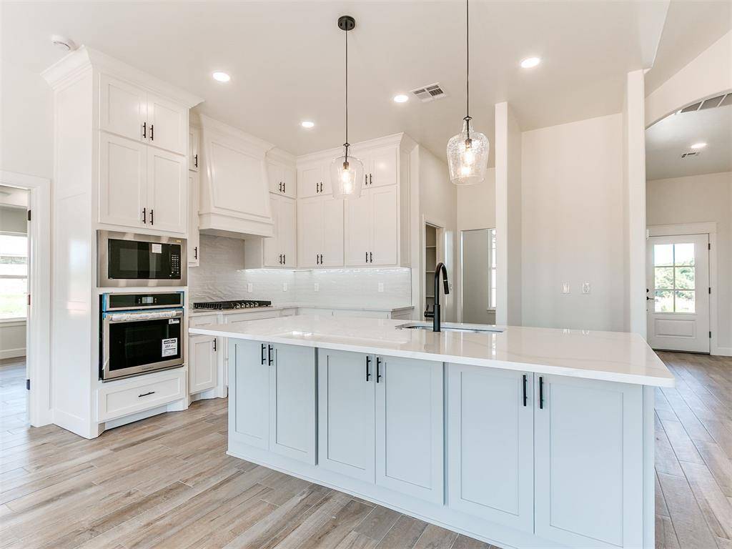 4433 Raymond LN, Guthrie, OK 73044