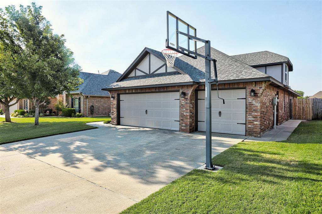 300 SW 173rd ST, Oklahoma City, OK 73170