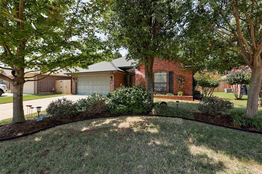 833 Ethan LN, Yukon, OK 73099