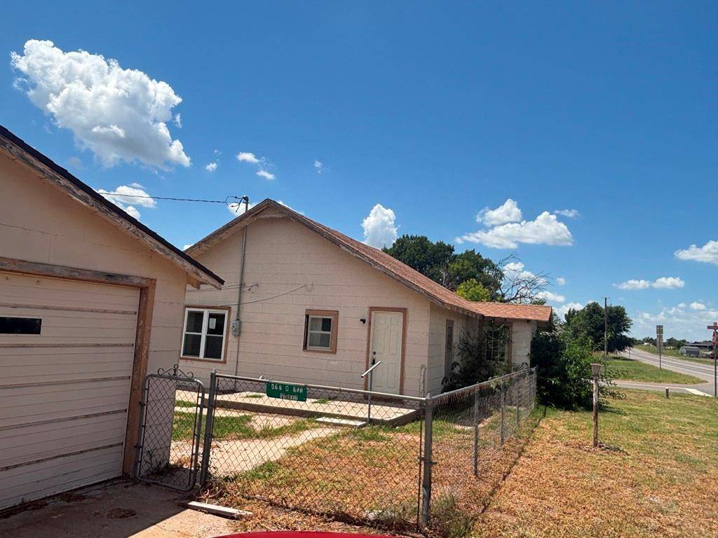 417 W First ST, Gage, OK 73843