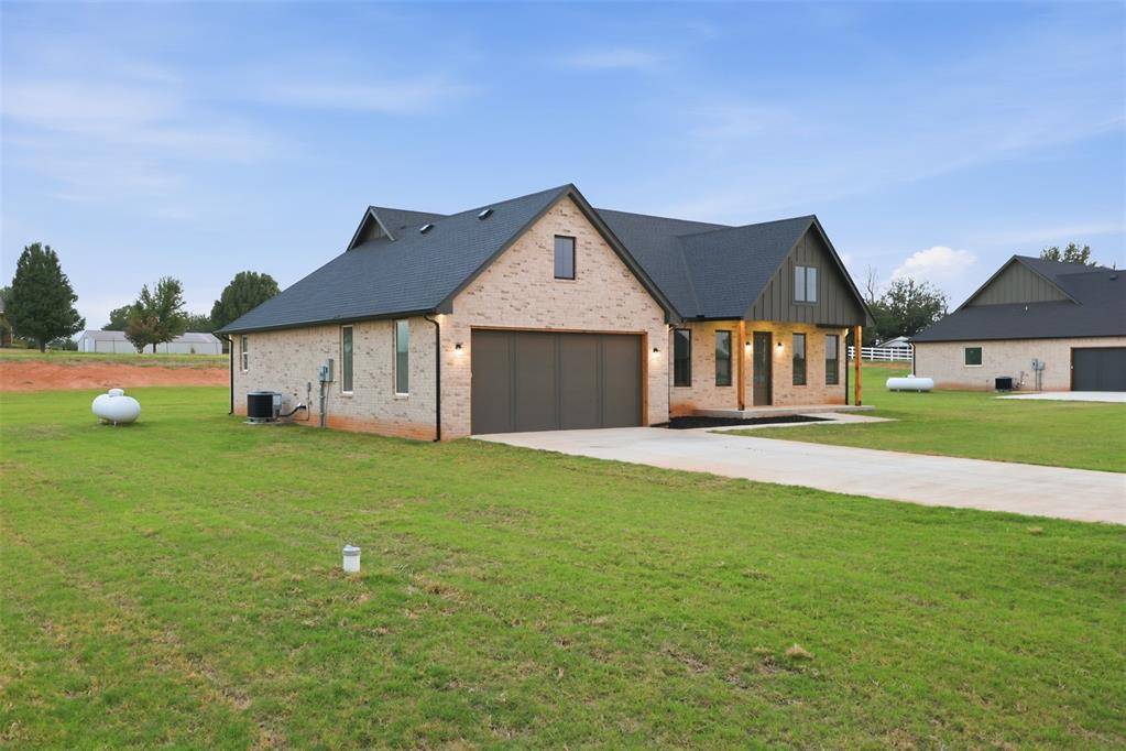 2153 Providence WAY, Crescent, OK 73028