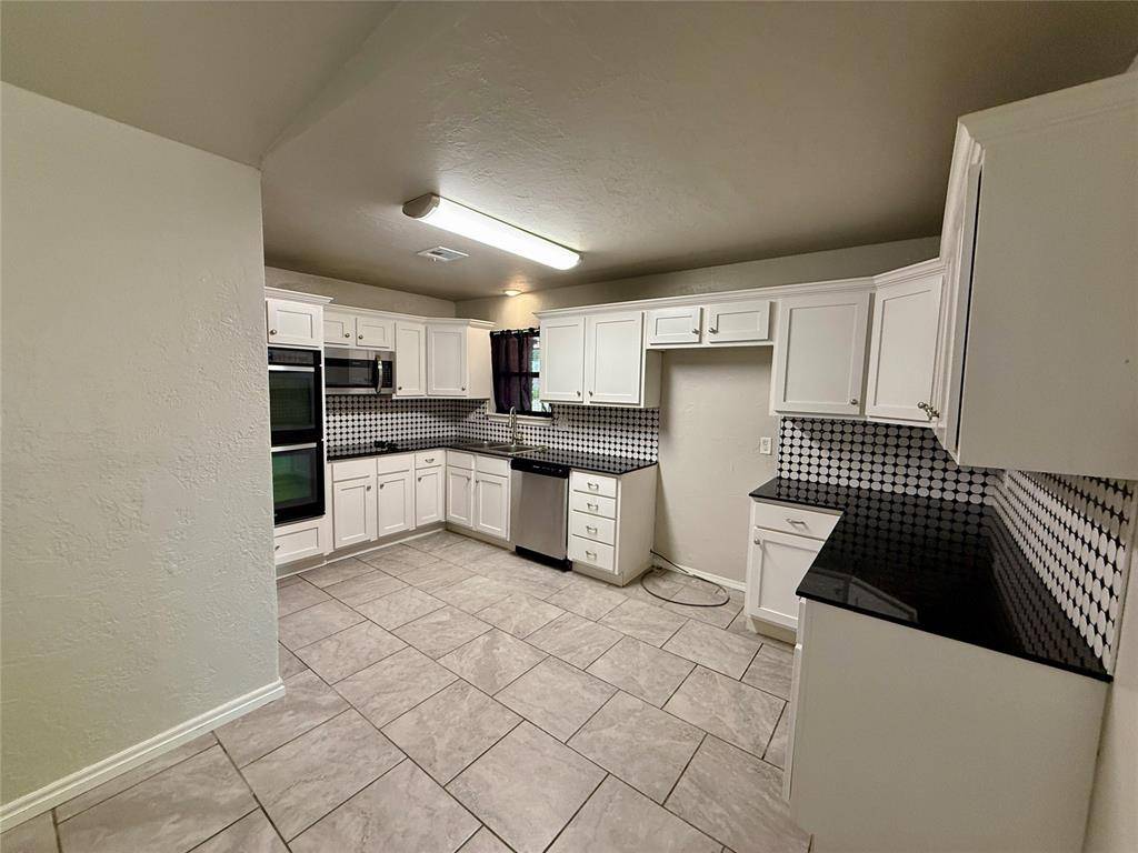 1132 NW 104th ST, Oklahoma City, OK 73114
