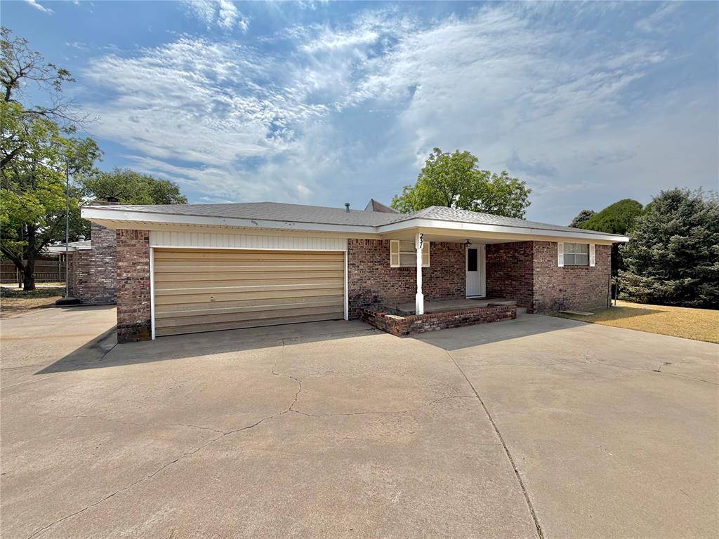231 Circle DR, Guymon, OK 73942